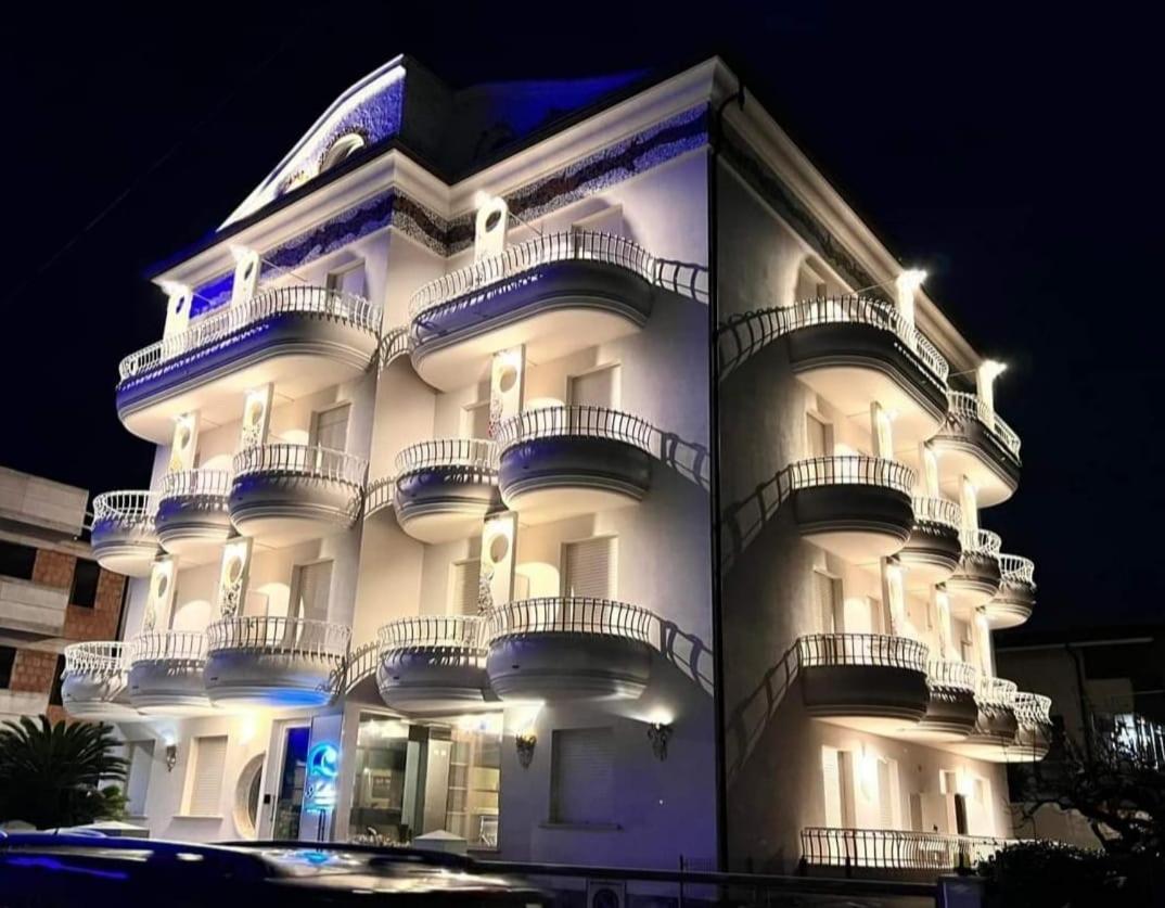 Residence Anchisemare Alba Adriatica Exterior photo